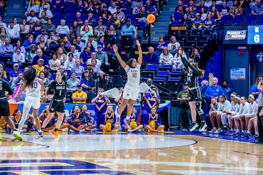 The Rice women’s basketball team was joined by the Owl fan base and community in Baton Rouge, Louisiana, last weekend as the team embarked on an invaluable and unforgettable March Madness experience.