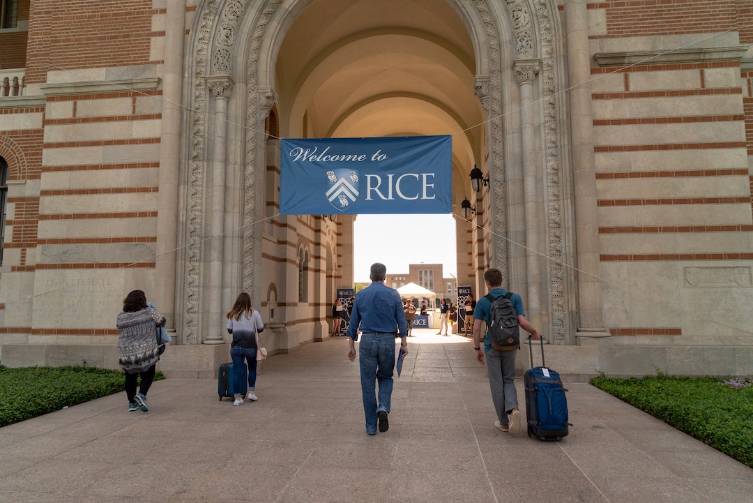 Students and parents arriving for Owl Days 2018