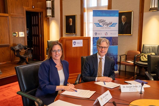 Amy Dittmar, Rice’s Howard R. Hughes provost and executive vice president for academic affairs, and Dwight Smith, Lone Star College's vice chancellor for academic and workforce success, celebrated the renewal of a memorandum of understanding and signed an articulation agreement to allow transfer students in LSC’s Take Flight Program to receive Rice credit for core science, technology, engineering and mathematics courses completed at LSC.